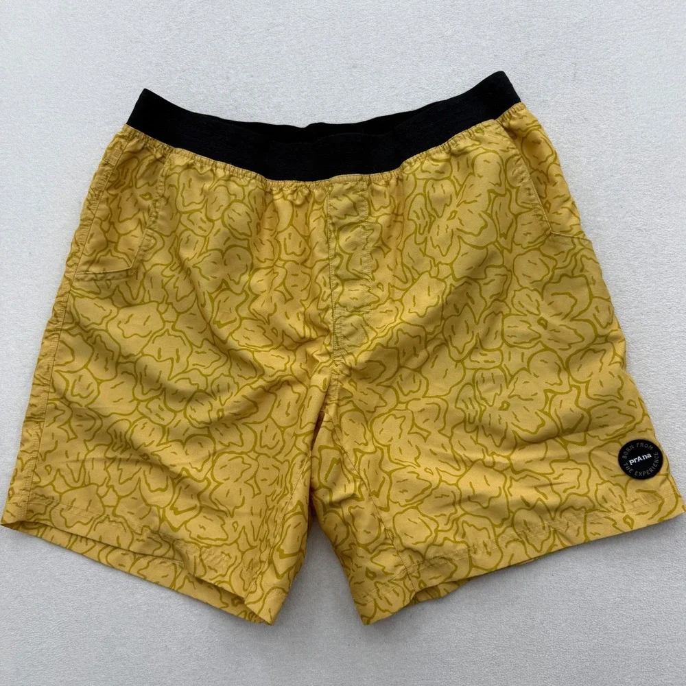 Prana Mens Size Large L/08 Yellow Abstract Smiley Mojo Shorts Athletic Outdoor